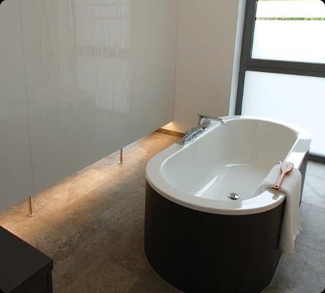 Freistehende Badewanne für einen Spa-Bereich